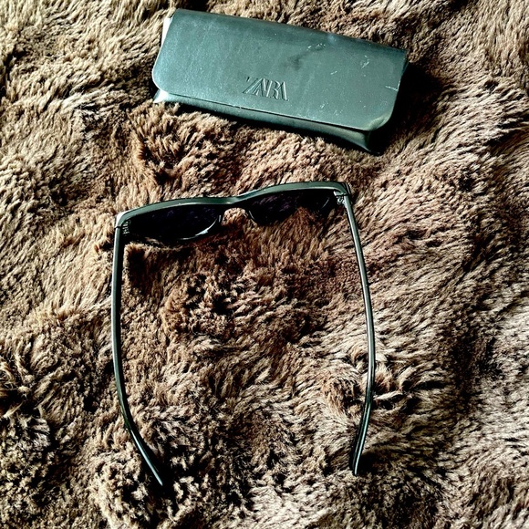 Zara Rounded Cat Eye Black Sunglasses - Picture 3 of 3